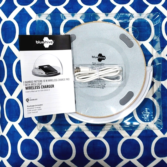 🔥 3/$40 🔥 Blue Hive Wireless Charger - Picture 3 of 5